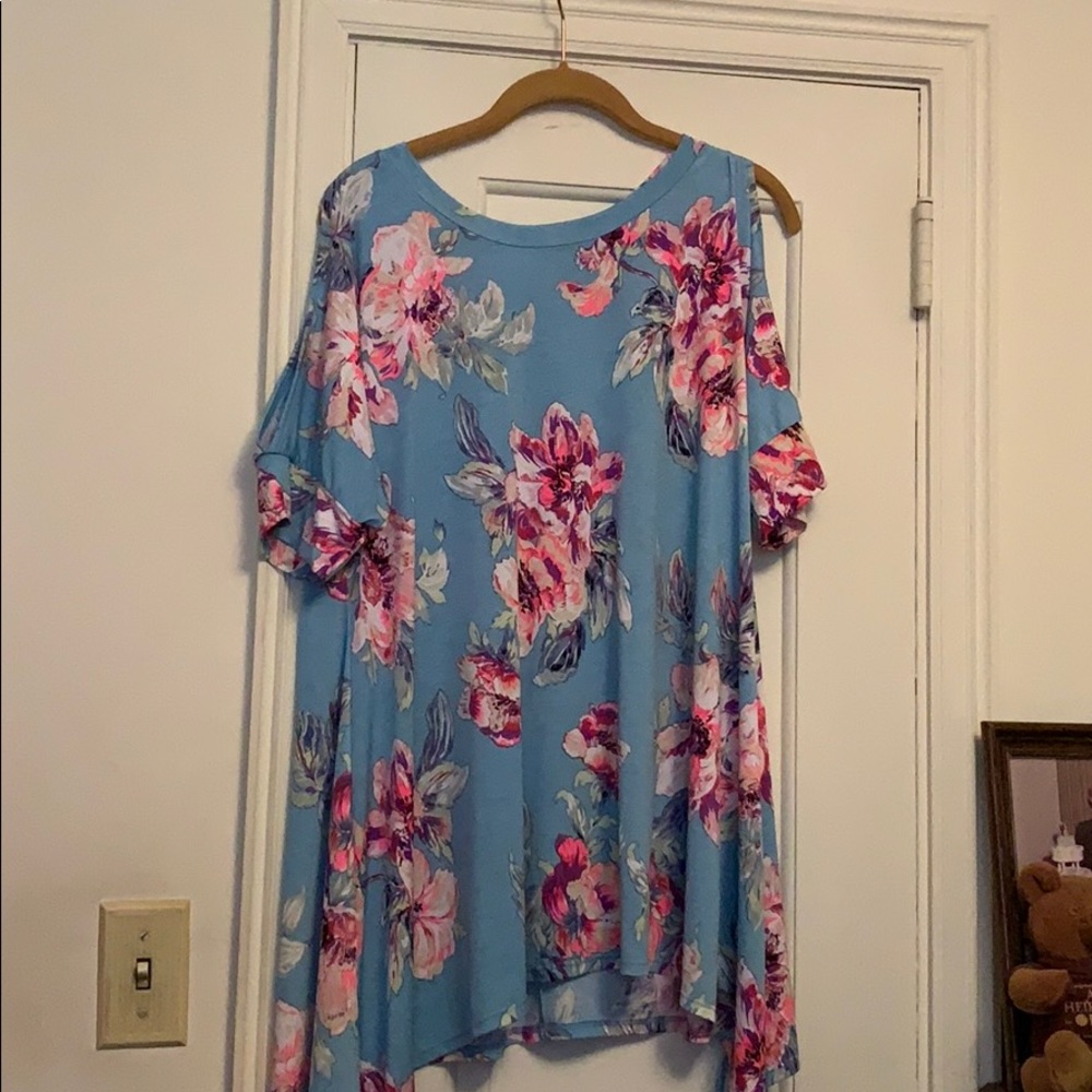 Cold shoulder top